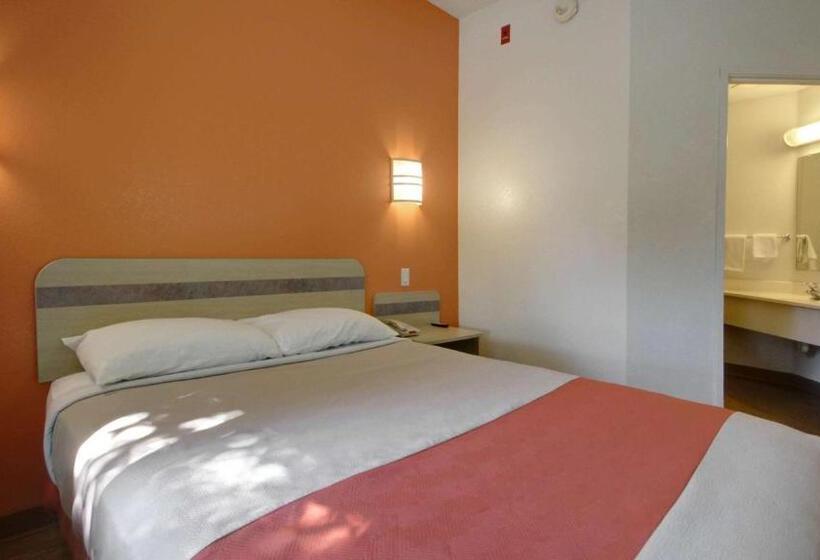 Номер Стандарт Адаптированный для Инвалидов, Motel 6 Lehi, Ut  Thanksgiving Point