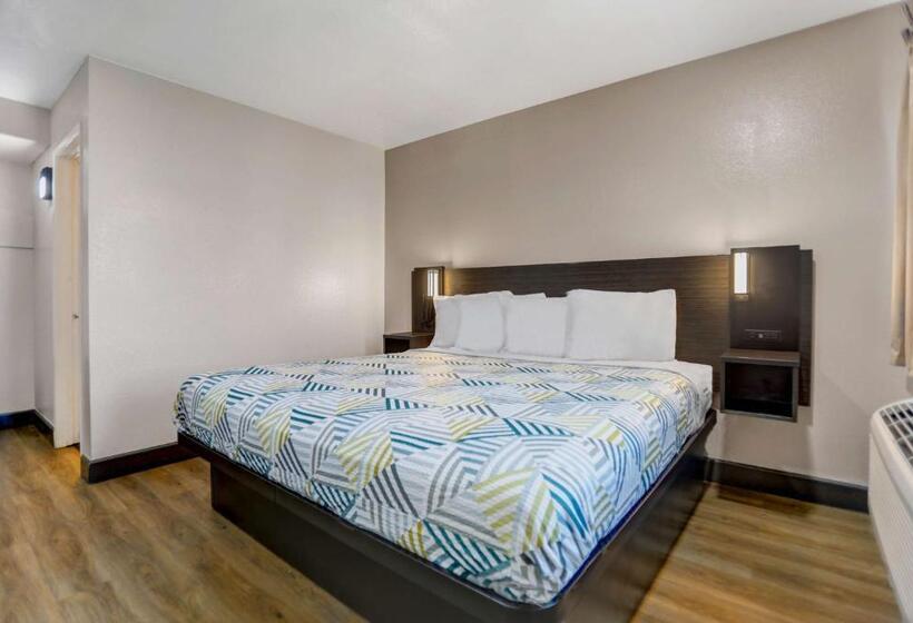 キングサイズベッドのデラックスルーム, Motel 6 San Bernardino, Ca   North