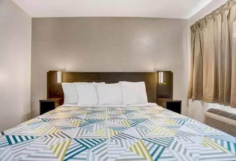 キングサイズベッドのデラックスルーム, Motel 6 San Bernardino, Ca North