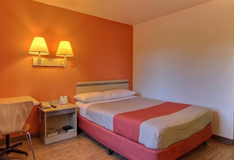 디럭스 룸, Motel 6 Bismarck, Nd