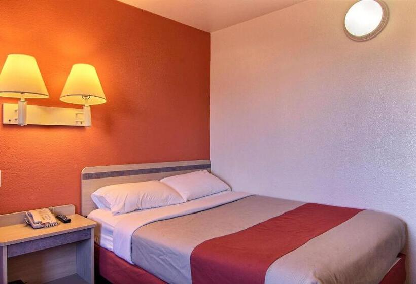 Номер Стандарт, Motel 6 Bismarck, Nd