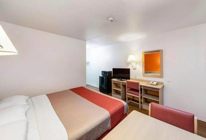 キングサイズベッドのデラックスルーム, Motel 6 Greenville, Tx