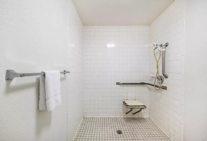 身障者適用キングサイズベッドルーム, Motel 6 Greenville, Tx