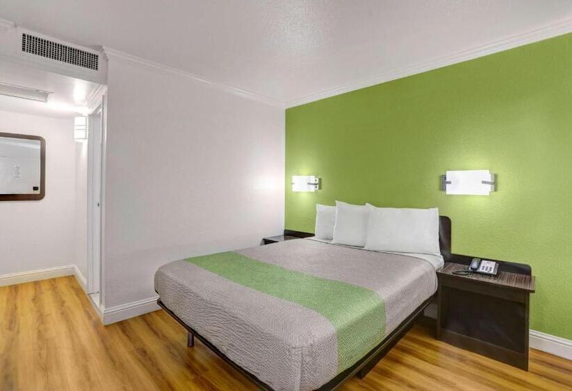 غرفة قياسية لذوى الاحتياجات الخاصة, Motel 6king City, Ca