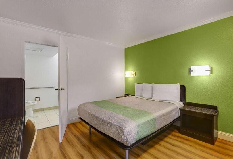غرفة قياسية لذوى الاحتياجات الخاصة, Motel 6king City, Ca