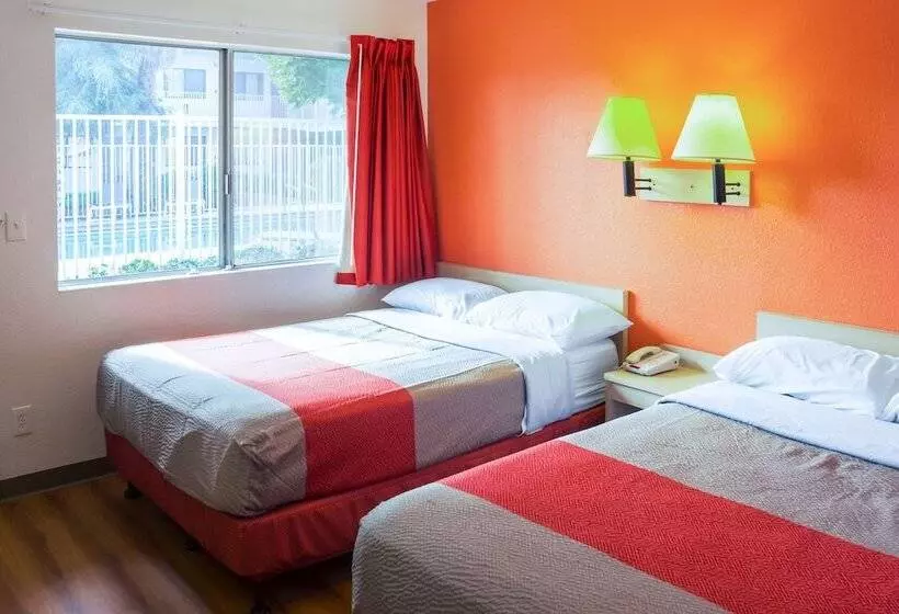 Standard-huone 2 Parivuodetta, Motel 6porterville, Ca
