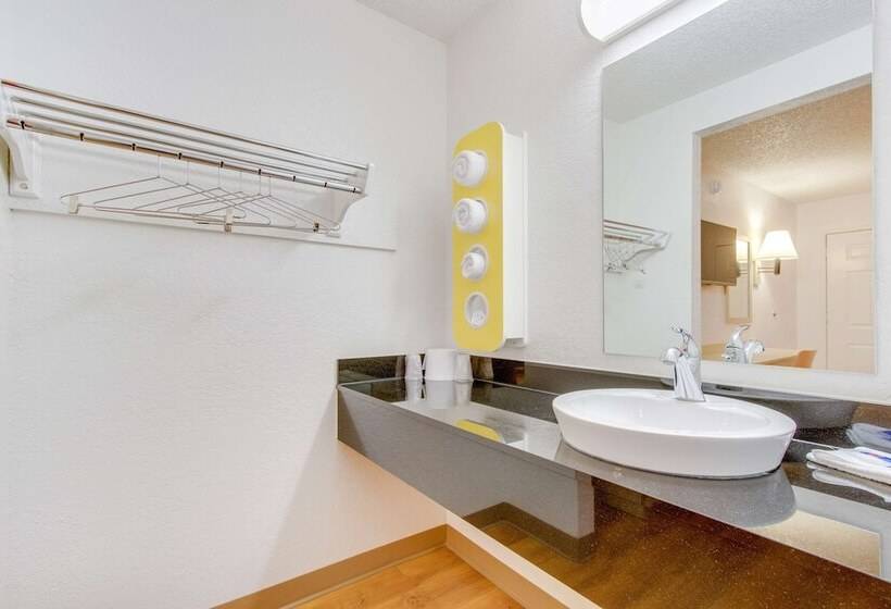 Номер Премиум, Motel 6tempe, Az  Scottsdale South