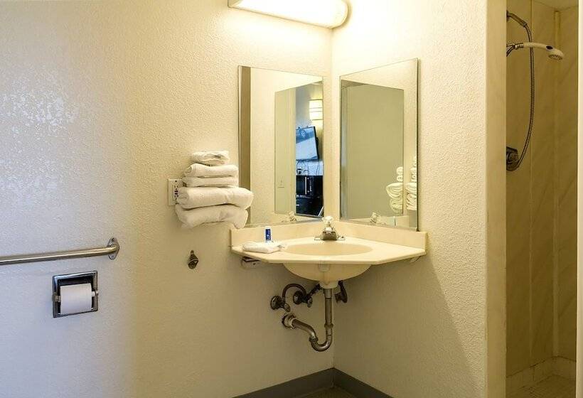 اتاق استاندارد با 2 تخت دوبل, Express Inn Near Columbus Airport