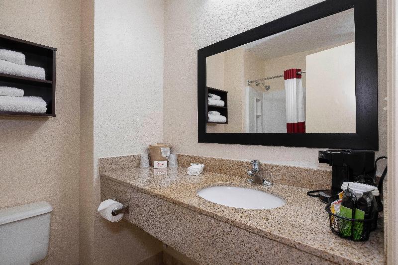带大床的豪华间, Red Roof Inn Roanoke Rapids