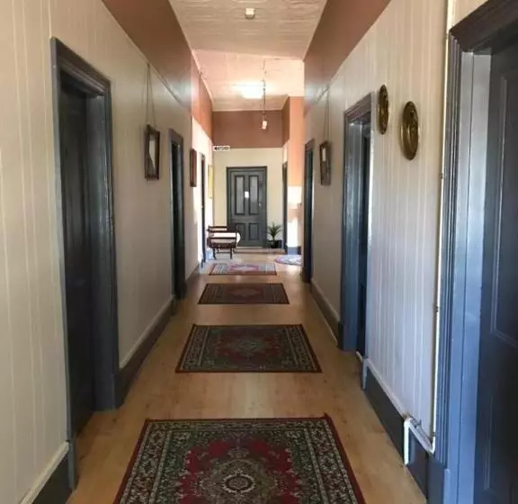 اتاق اکونومی با حمام مشترک, Pampas Motel