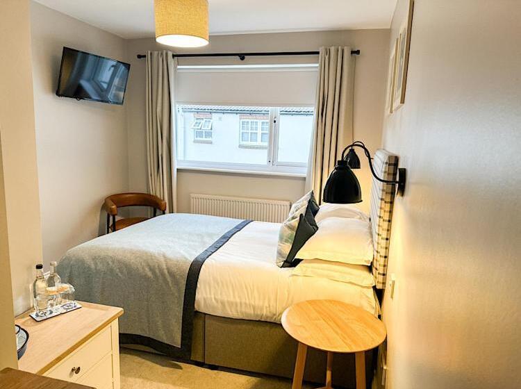 غرفة قياسية, Beach House