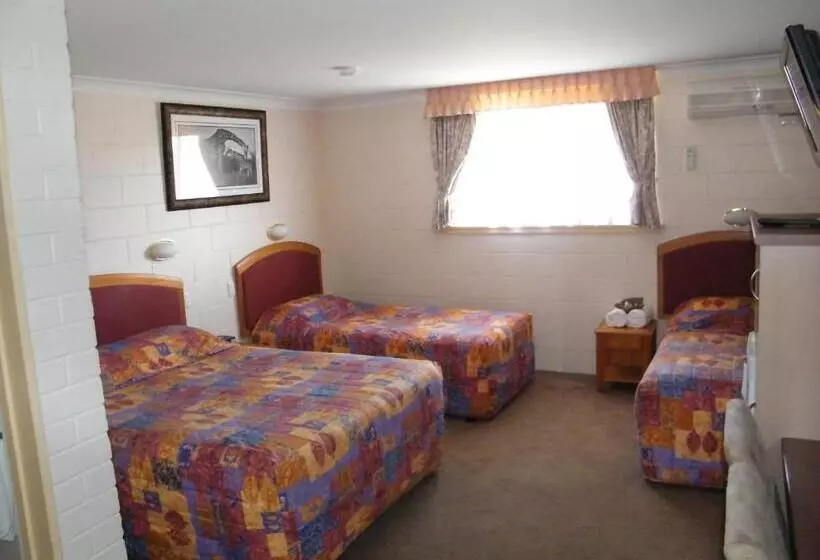 Perhehuone, Clansman Motel
