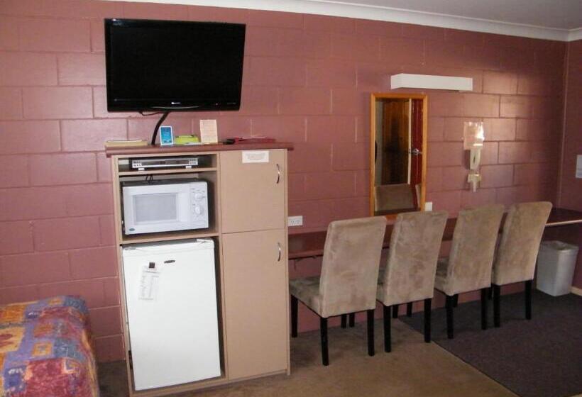 חדר משפחתי, Clansman Motel