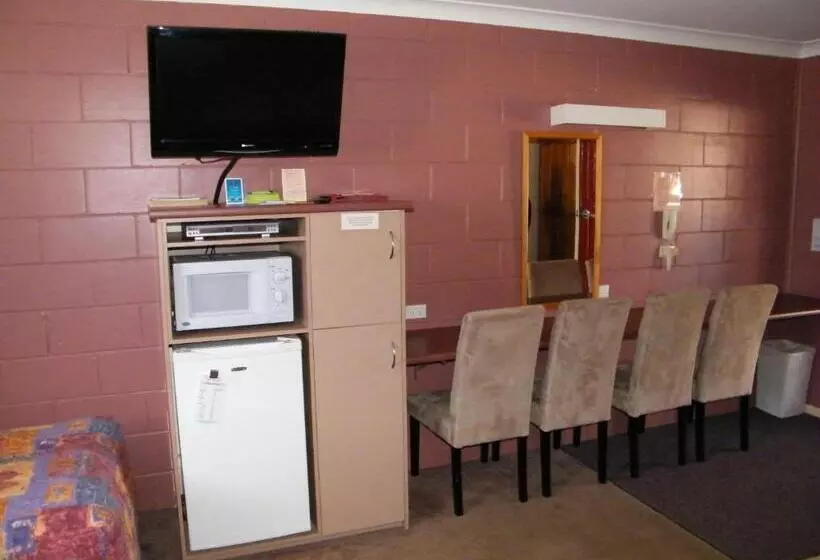 Perhehuone, Clansman Motel