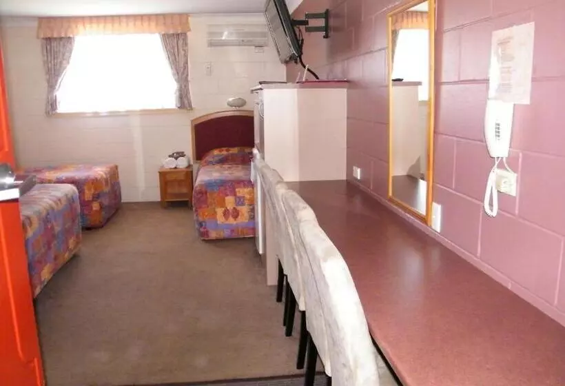 Perhehuone, Clansman Motel