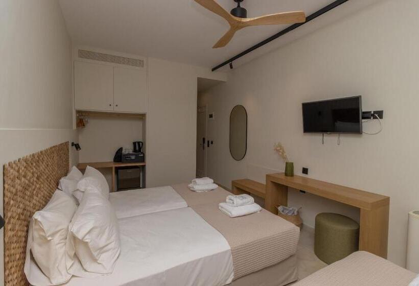 חדר סטנדרט לשלושה עם נוף צדדי לים, Artina