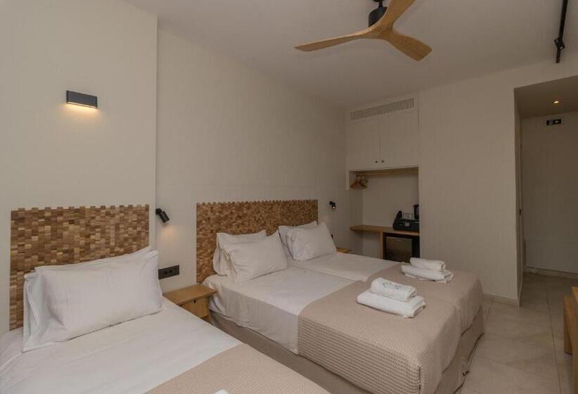 חדר סטנדרט לשלושה עם נוף צדדי לים, Artina