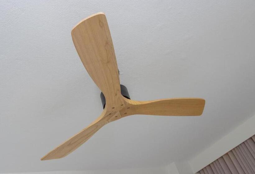 חדר סטנדרט לשלושה עם נוף צדדי לים, Artina