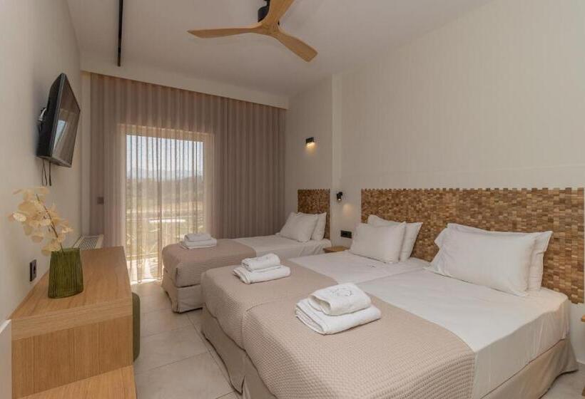 חדר סטנדרט לשלושה עם נוף צדדי לים, Artina