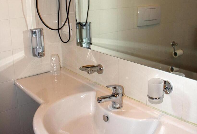 Полулюкс, Ca Del Moro Resort