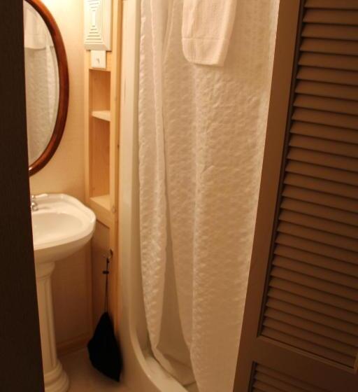 غرفة قياسية, Cedar Creek