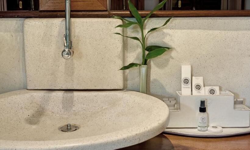 اتاق استاندارد سه تخته با چشمانداز استخر, La Palmeraie D'angkor