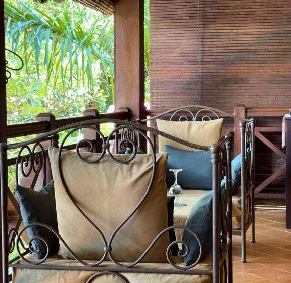 اتاق استاندارد سه تخته با چشمانداز استخر, La Palmeraie D'angkor