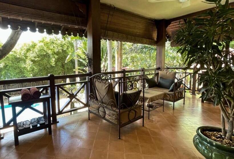 اتاق استاندارد سه تخته با چشمانداز استخر, La Palmeraie D'angkor