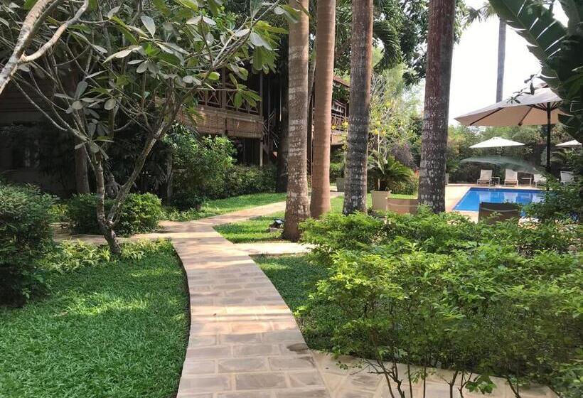 اتاق لوکس با چشمانداز استخر, La Palmeraie D'angkor