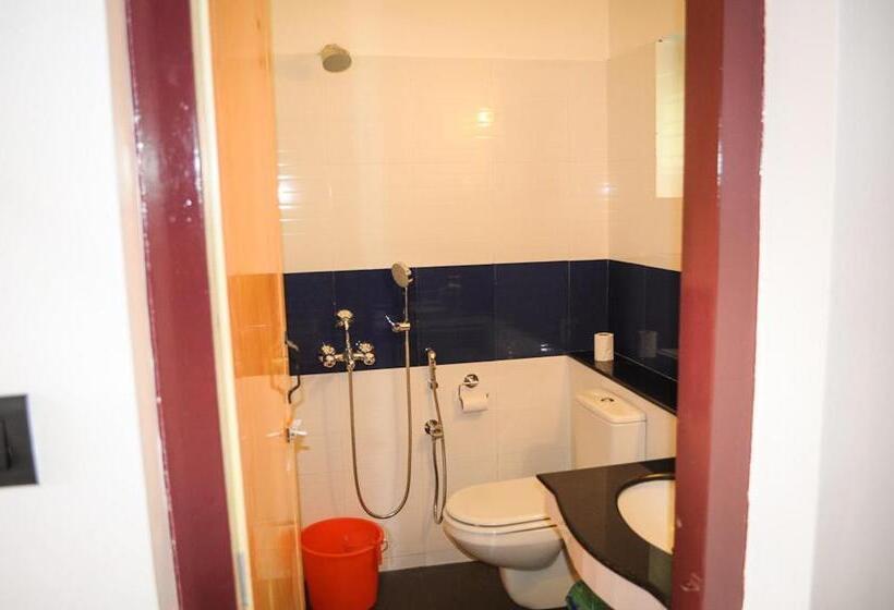 اتاق لوکس, Raja Park Beach Resort