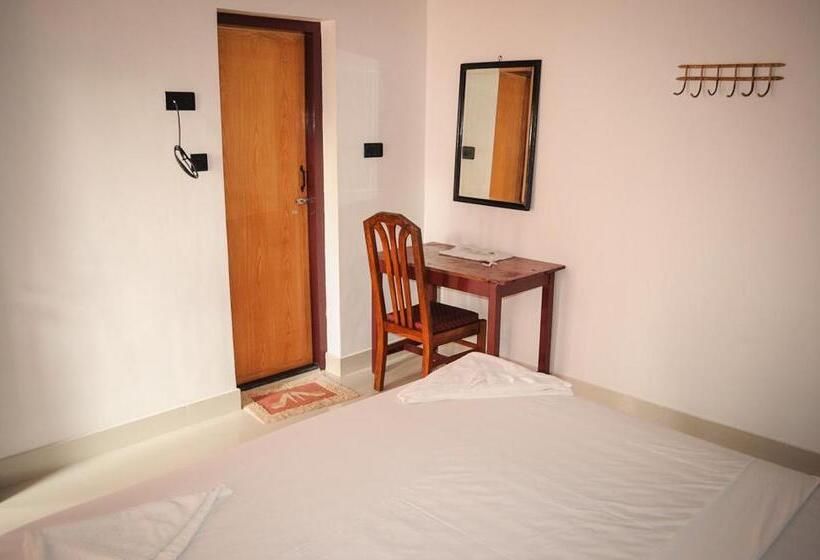 اتاق لوکس, Raja Park Beach Resort