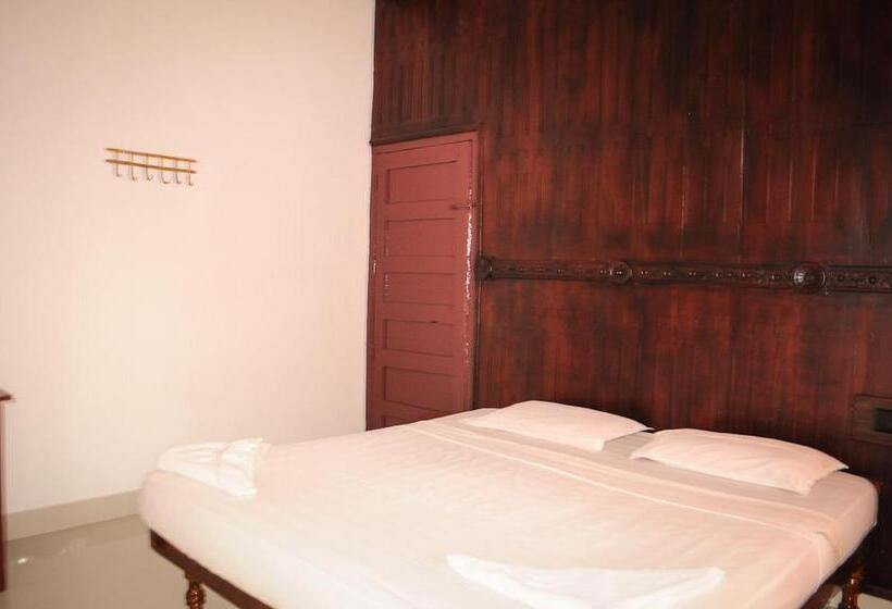 اتاق لوکس, Raja Park Beach Resort