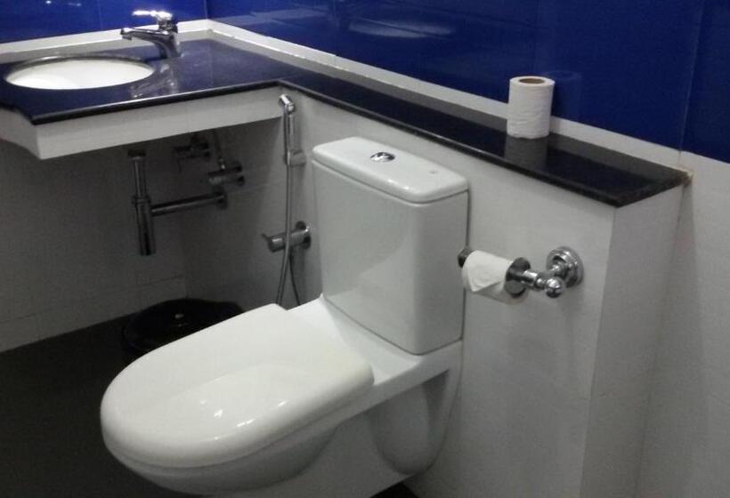 اتاق لوکس, Raja Park Beach Resort