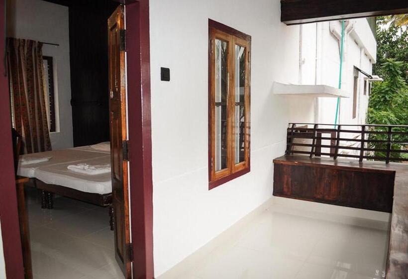 اتاق لوکس با چشم‌انداز استخر, Raja Park Beach Resort