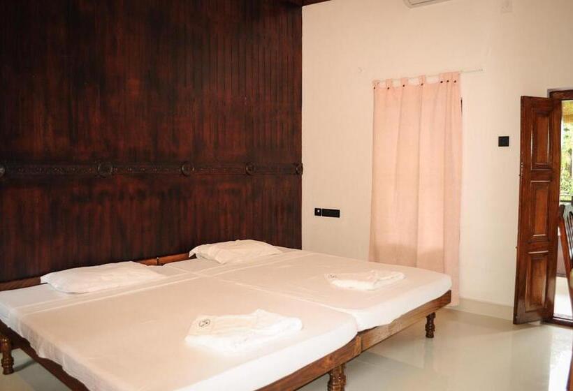 اتاق لوکس با چشم‌انداز استخر, Raja Park Beach Resort