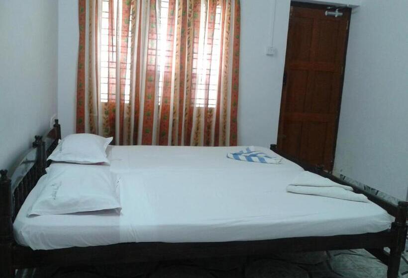 اتاق لوکس با چشم‌انداز استخر, Raja Park Beach Resort