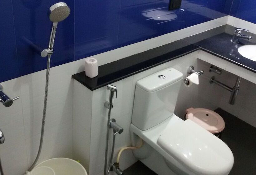 اتاق لوکس, Raja Park Beach Resort