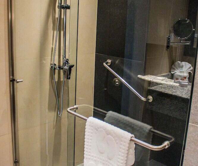 豪华工作室, Ticuan