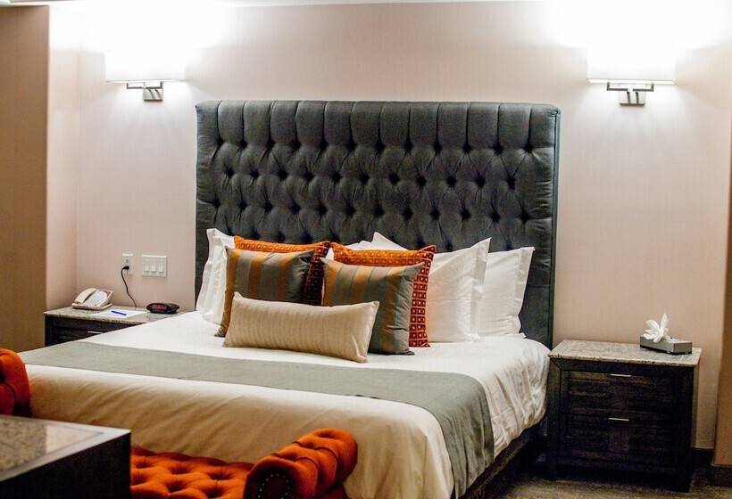 豪华套房, Ticuan