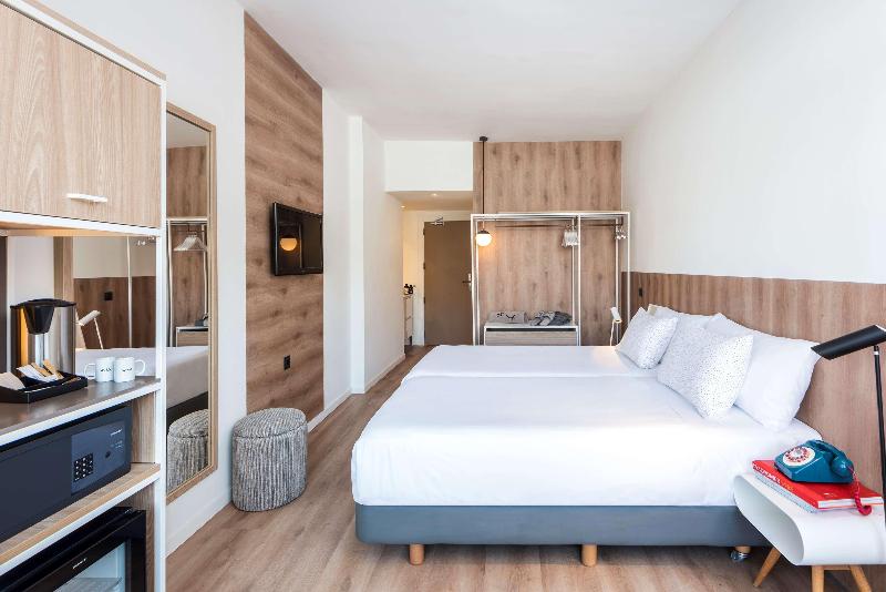 Студия Deluxe, Ticuan