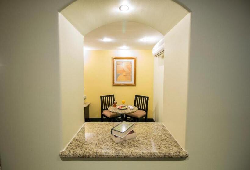 小型套房, Ticuan