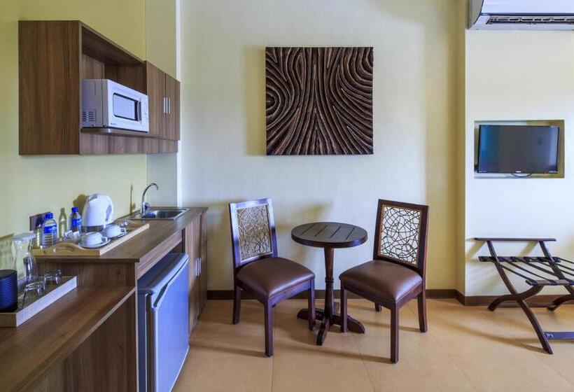 سوییت, Microtel By Wyndham General Santos