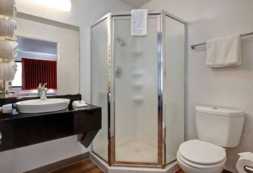 スイート, Motel 6 Monterey, Ca