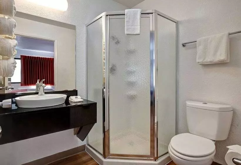 スイート, Motel 6 Monterey, Ca