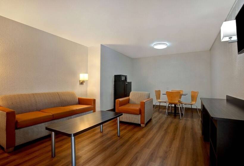 スイート, Motel 6 Monterey, Ca