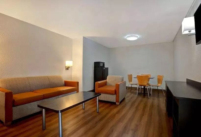 スイート, Motel 6 Monterey, Ca
