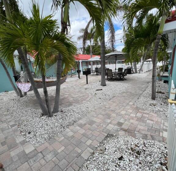 بنجلو قياسى, Blue Waters Treasure Island