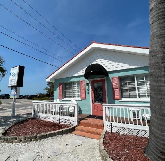 بنجلو قياسى, Blue Waters Treasure Island