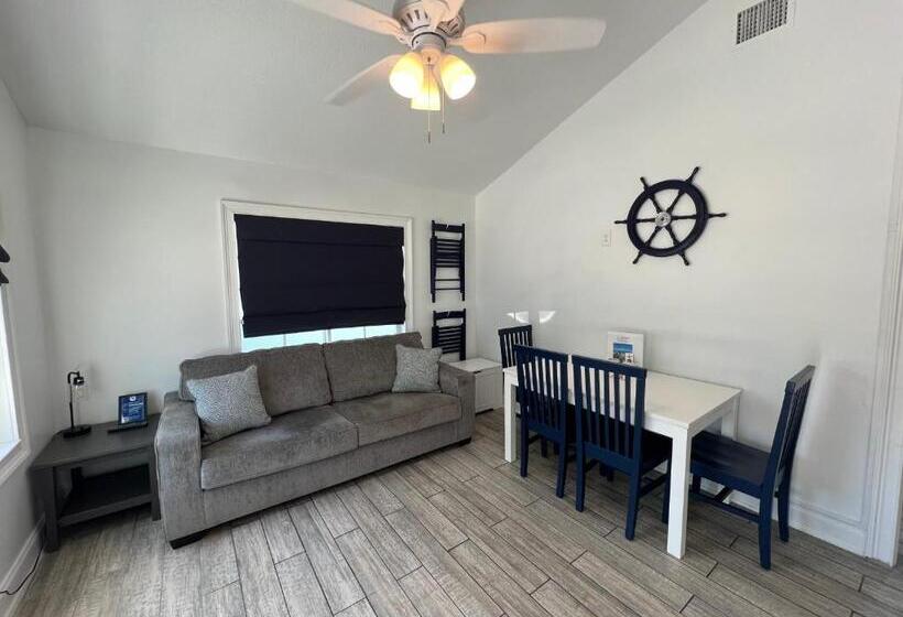 بنجلو قياسى غرفتين نوم, Blue Waters Treasure Island