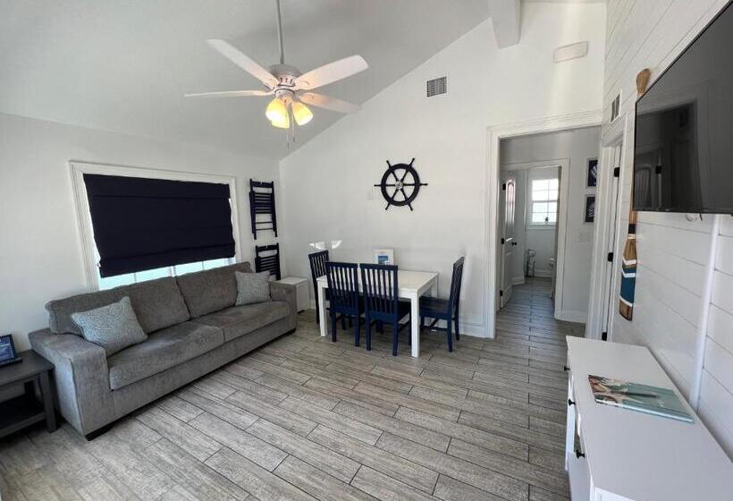 بنجلو قياسى غرفتين نوم, Blue Waters Treasure Island